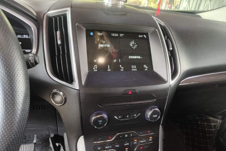 Used Ford Edge 2016 EcoBoost 245 Two-Wheel-Drive Titanium 7-Seater Audio And AC Panel