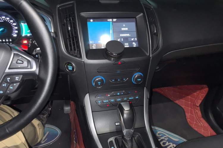 Used Ford Edge 2016 EcoBoost 245 Four-Wheel Drive Titanium Edition 7-Seater Audio And AC Panel
