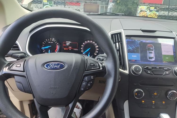 Used Ford Edge 2016 EcoBoost 245 Two-Wheel-Drive Titanium 5-Seater Center Console