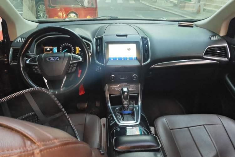 Used Ford Edge 2016 EcoBoost 245 Two-Wheel-Drive Titanium 7-Seater Center Console