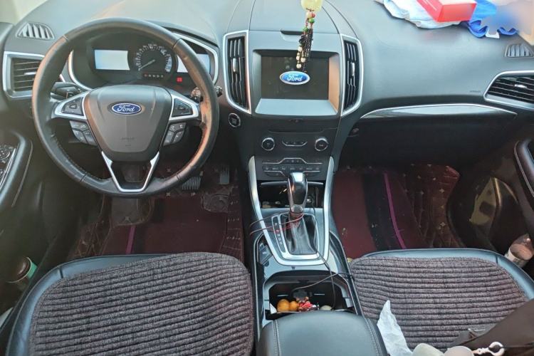 Used Ford Edge 2016 EcoBoost 245 Two-Wheel-Drive Titanium 7-Seater Center Console