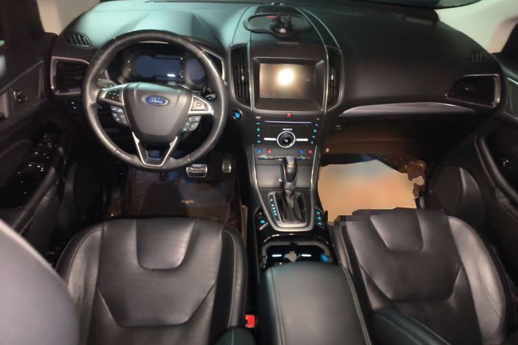 Used Ford Edge 2016 EcoBoost 245 Four-Wheel Drive Titanium 7-Seater Center Console