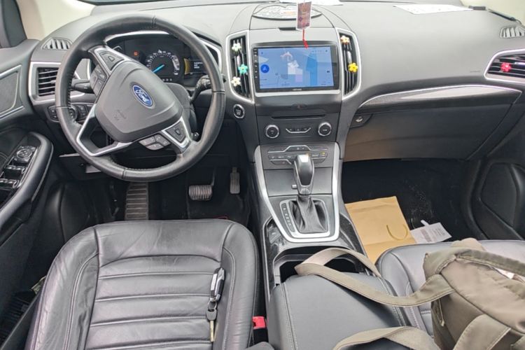 Used Ford Edge 2016 EcoBoost 245 Two-Wheel-Drive Titanium 7-Seater Center Console
