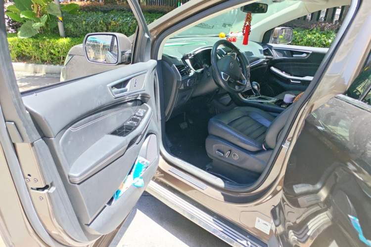 Used Ford Edge 2016 EcoBoost 245 Two-Wheel-Drive Titanium 7-Seater Driver Seat