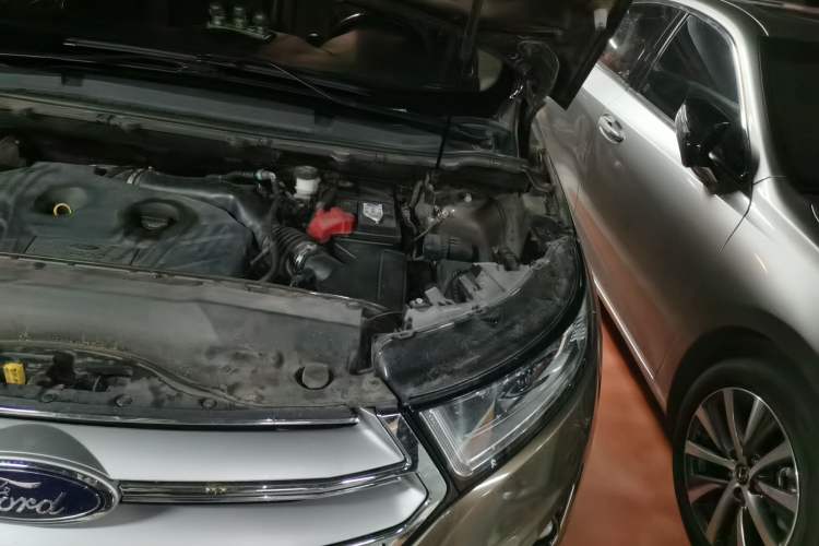 Used Ford Edge 2016 EcoBoost 245 Two-Wheel-Drive Titanium 7-Seater Engine Bay Left