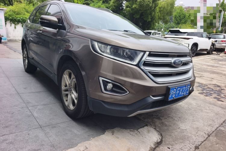 Used Ford Edge 2016 EcoBoost 245 Two-Wheel-Drive Titanium 7-Seater Front Right 45 Deg