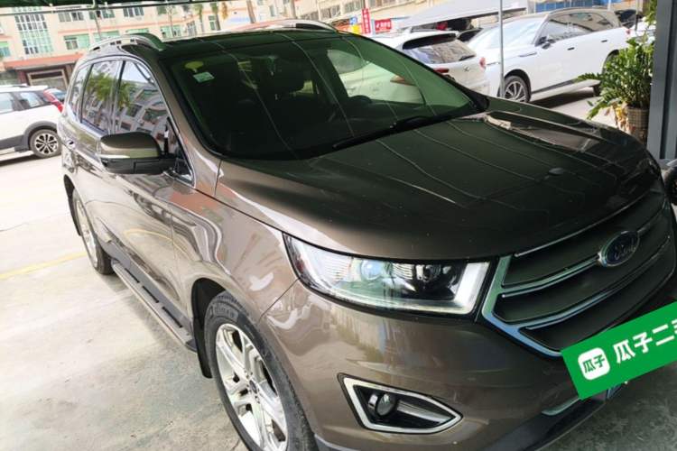Used Ford Edge 2016 EcoBoost 245 Two-Wheel-Drive Titanium 7-Seater Front Right 45 Deg