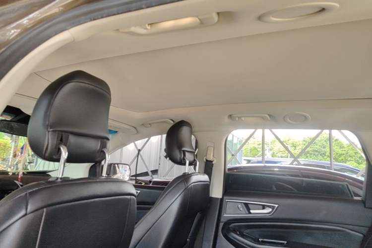 Used Ford Edge 2016 EcoBoost 245 Two-Wheel-Drive Titanium 7-Seater Headliner