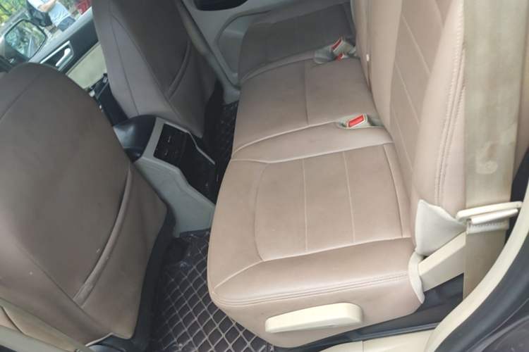 Used Ford Edge 2016 EcoBoost 245 Two-Wheel-Drive Titanium 5-Seater Left Rear Seat
