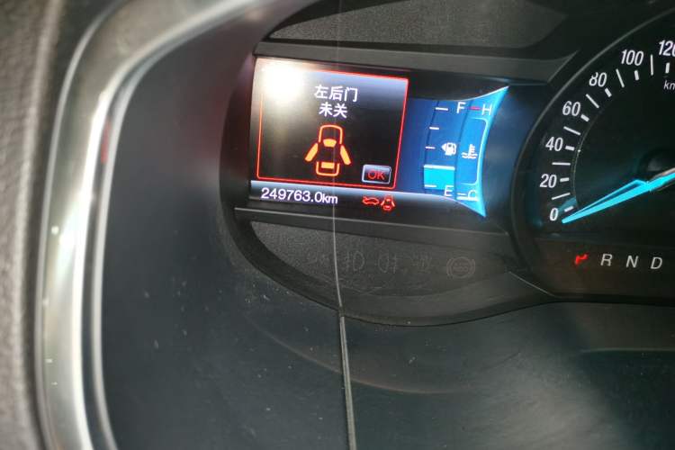 Used Ford Edge 2016 EcoBoost 245 Two-Wheel-Drive Titanium 7-Seater Odometer Close Up