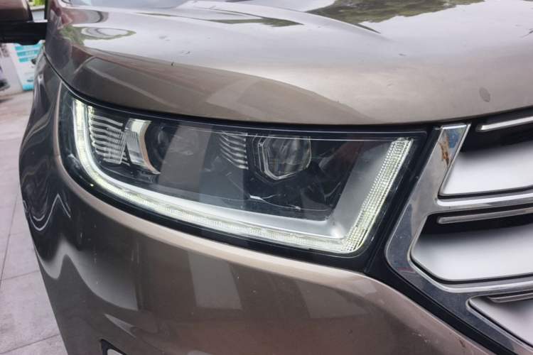 Used Ford Edge 2016 EcoBoost 245 Two-Wheel-Drive Titanium 7-Seater Right Front Headlight