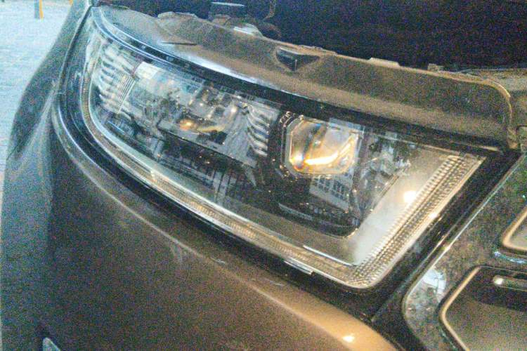 Used Ford Edge 2016 EcoBoost 245 Two-Wheel-Drive Titanium 7-Seater Right Front Headlight