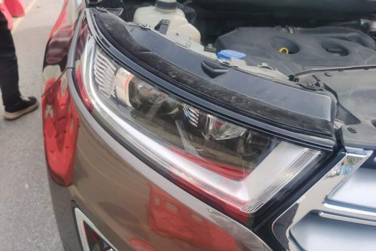 Used Ford Edge 2016 EcoBoost 245 Four-Wheel Drive Titanium 7-Seater Right Front Headlight