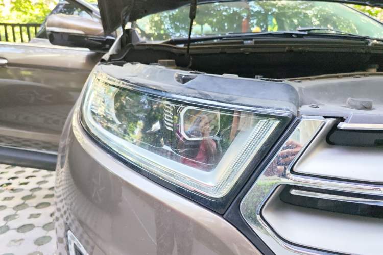 Used Ford Edge 2016 EcoBoost 245 Two-Wheel-Drive Titanium 7-Seater Right Front Headlight
