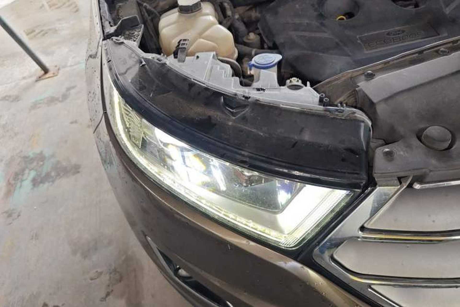 Used Ford Edge 2016 EcoBoost 245 Two-Wheel-Drive Titanium 7-Seater Right Front Headlight