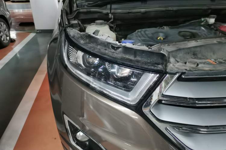 Used Ford Edge 2016 EcoBoost 245 Two-Wheel-Drive Titanium 7-Seater Right Front Headlight
