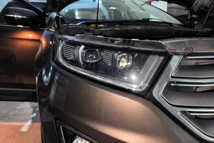 Used Ford Edge 2016 EcoBoost 245 Two-Wheel-Drive Titanium 7-Seater Right Front Headlight
