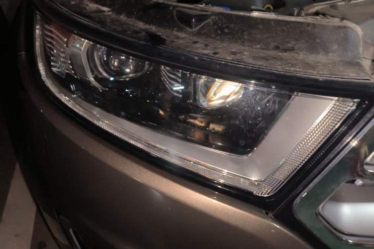 Used Ford Edge 2016 EcoBoost 245 Four-Wheel Drive Titanium 7-Seater Right Front Headlight