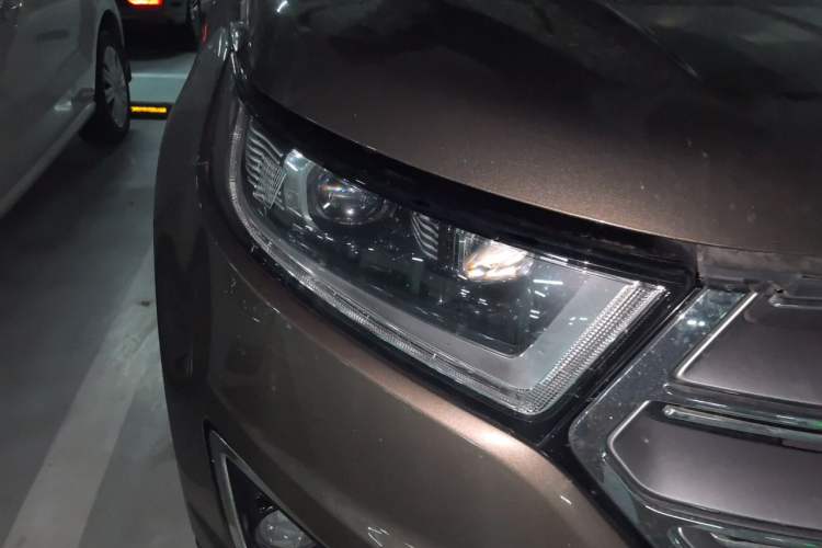 Used Ford Edge 2016 EcoBoost 245 Four-Wheel Drive Titanium Edition 7-Seater Right Front Headlight