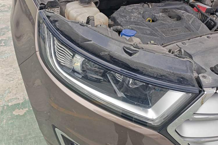 Used Ford Edge 2016 EcoBoost 245 Two-Wheel-Drive Titanium 7-Seater Right Front Headlight