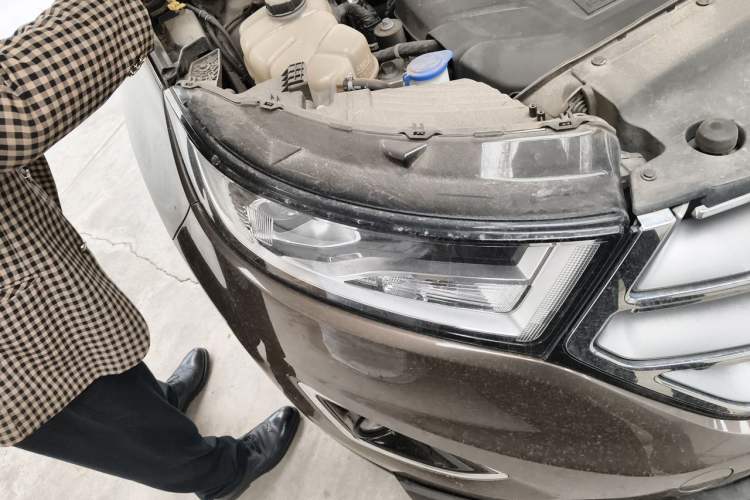 Used Ford Edge 2016 EcoBoost 245 Two-Wheel-Drive Titanium 5-Seater Right Front Headlight