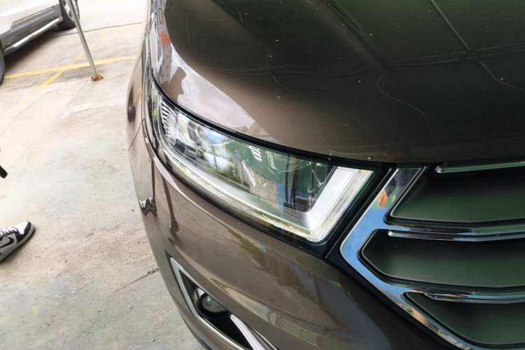 Used Ford Edge 2016 EcoBoost 245 Two-Wheel-Drive Titanium 7-Seater Right Front Headlight
