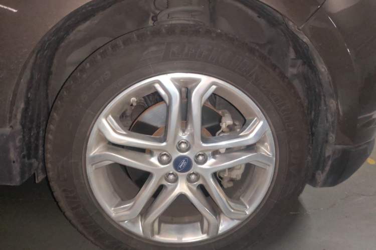 Used Ford Edge 2016 EcoBoost 245 Four-Wheel Drive Titanium Edition 7-Seater Right Front Wheel Hub