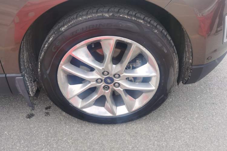 Used Ford Edge 2016 EcoBoost 245 Four-Wheel Drive Titanium 7-Seater Right Front Wheel Hub