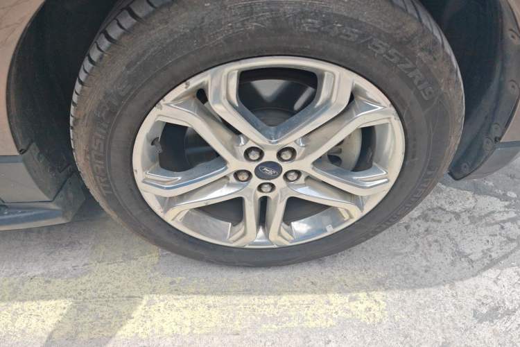 Used Ford Edge 2016 EcoBoost 245 Two-Wheel-Drive Titanium 7-Seater Right Front Wheel Hub