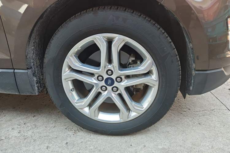 Used Ford Edge 2016 EcoBoost 245 Two-Wheel-Drive Titanium 7-Seater Right Front Wheel Hub