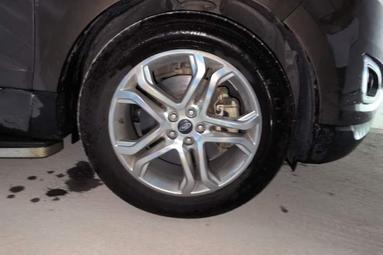 Used Ford Edge 2016 EcoBoost 245 Two-Wheel-Drive Titanium 7-Seater Right Front Wheel Hub