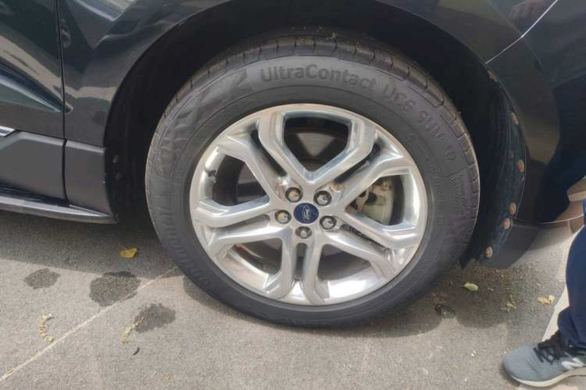 Used Ford Edge 2016 EcoBoost 245 Four-Wheel Drive Titanium Edition 7-Seater Right Front Wheel Hub