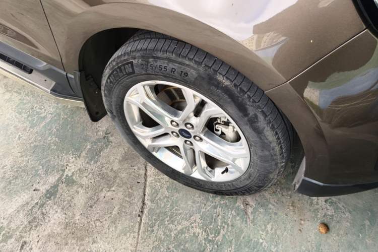 Used Ford Edge 2016 EcoBoost 245 Two-Wheel-Drive Titanium 7-Seater Right Front Wheel Hub