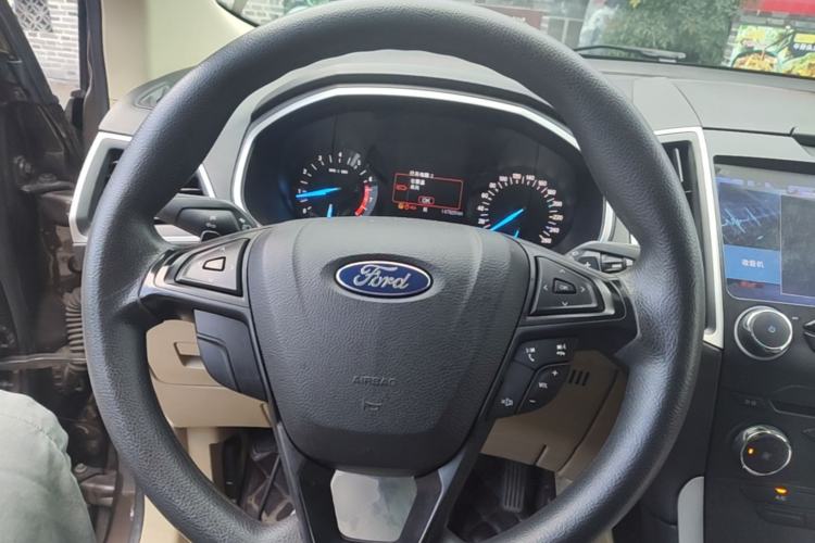 Used Ford Edge 2016 EcoBoost 245 Two-Wheel-Drive Titanium 5-Seater Steering Wheel