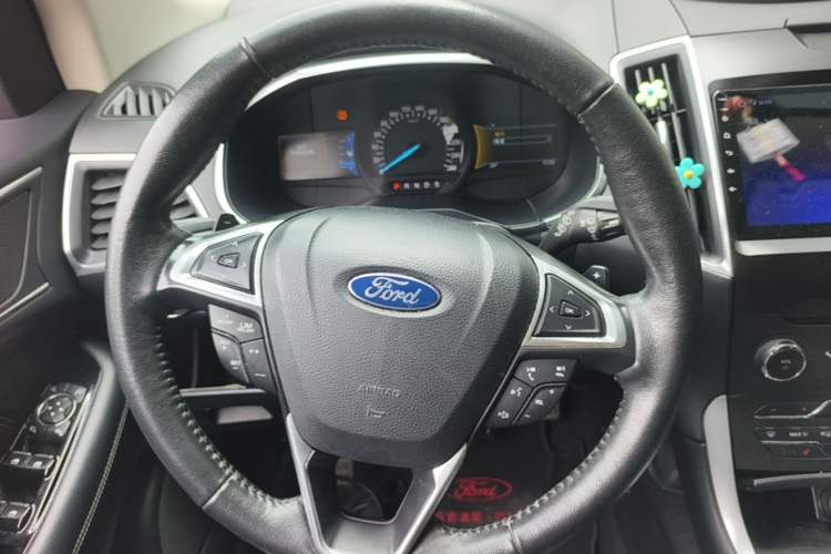 Used Ford Edge 2016 EcoBoost 245 Two-Wheel-Drive Titanium 7-Seater Steering Wheel