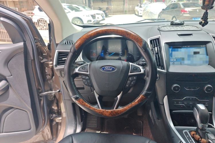 Used Ford Edge 2016 EcoBoost 245 Two-Wheel-Drive Titanium 7-Seater Steering Wheel