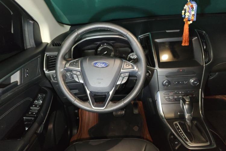 Used Ford Edge 2016 EcoBoost 245 Two-Wheel-Drive Titanium 7-Seater Steering Wheel
