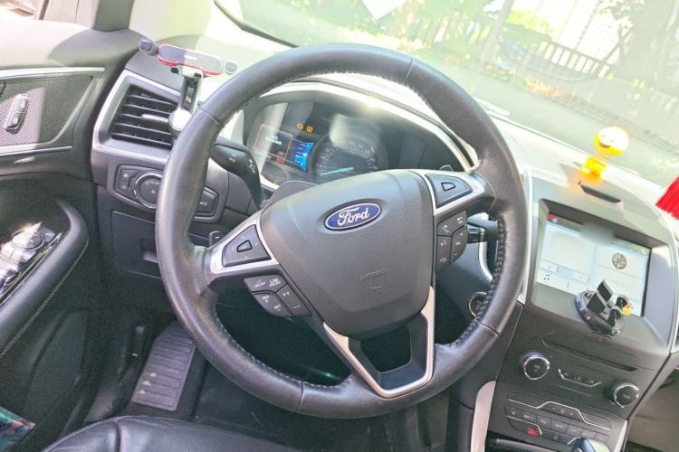 Used Ford Edge 2016 EcoBoost 245 Two-Wheel-Drive Titanium 7-Seater Steering Wheel