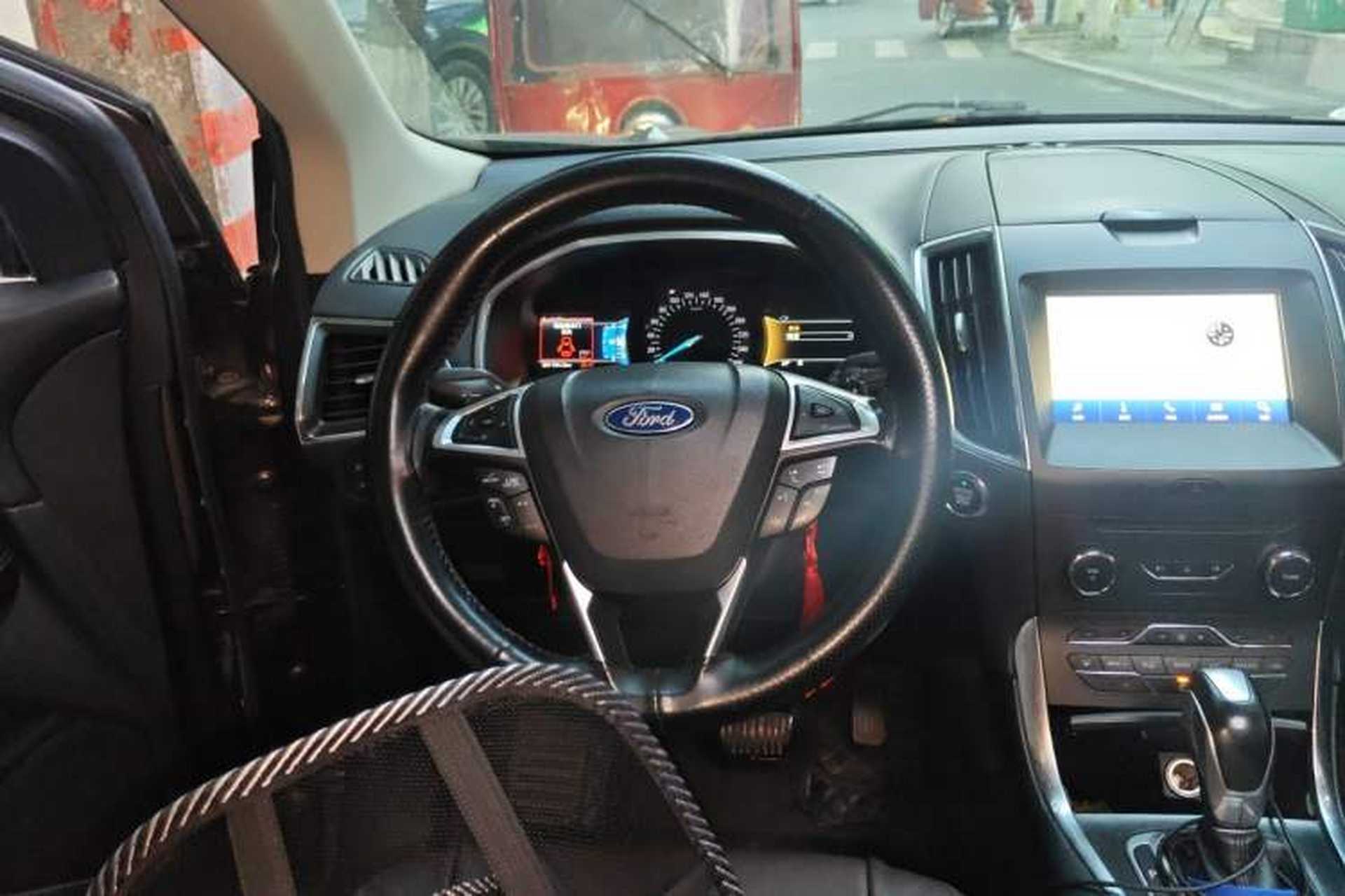 Used Ford Edge 2016 EcoBoost 245 Two-Wheel-Drive Titanium 7-Seater Steering Wheel