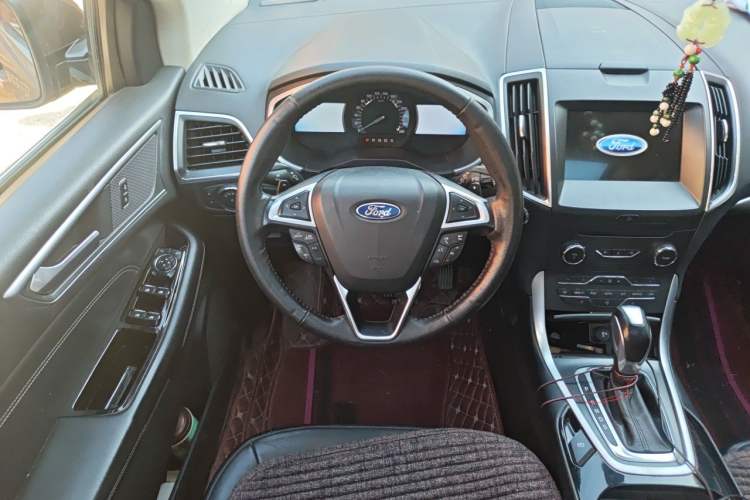Used Ford Edge 2016 EcoBoost 245 Two-Wheel-Drive Titanium 7-Seater Steering Wheel