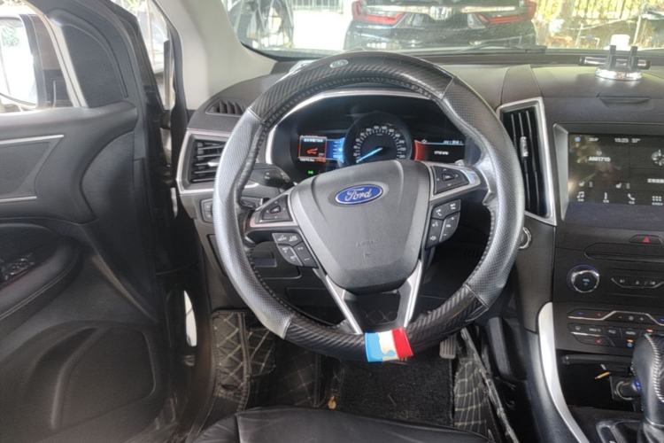 Used Ford Edge 2016 EcoBoost 245 Two-Wheel-Drive Titanium 7-Seater Steering Wheel