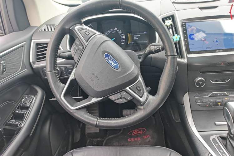 Used Ford Edge 2016 EcoBoost 245 Two-Wheel-Drive Titanium 7-Seater Steering Wheel