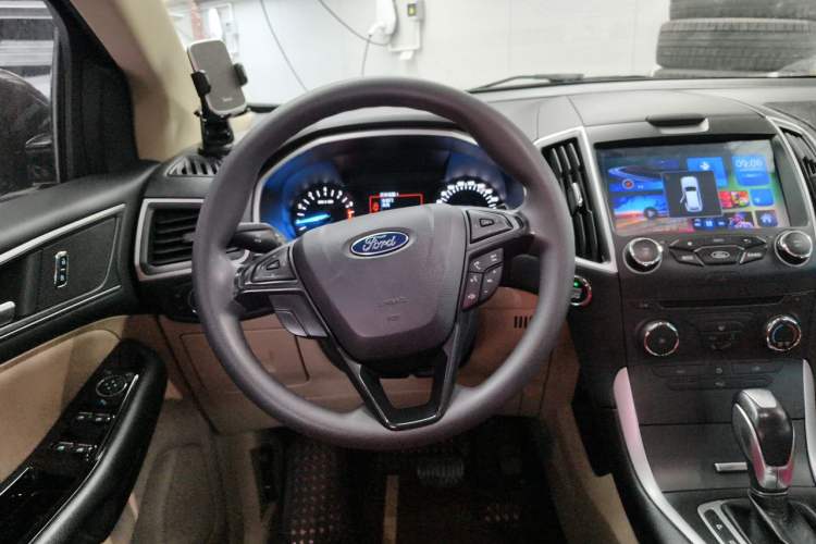Used Ford Edge 2016 EcoBoost 245 Two-Wheel-Drive Titanium 5-Seater Steering Wheel