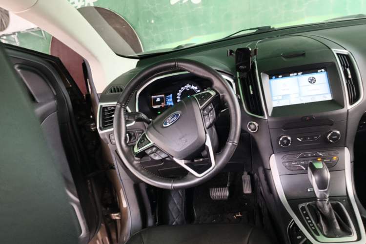 Used Ford Edge 2016 EcoBoost 245 Two-Wheel-Drive Titanium 7-Seater Steering Wheel