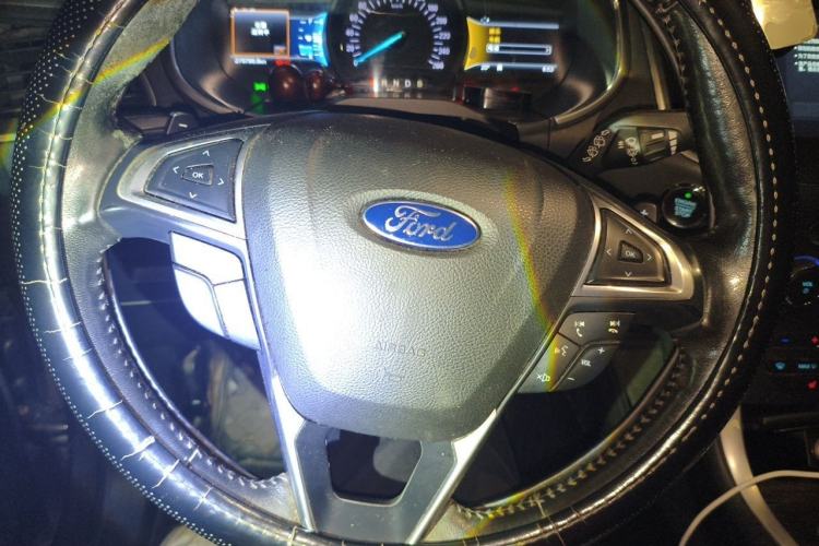 Used Ford Edge 2016 EcoBoost 245 Four-Wheel Drive Titanium Edition 7-Seater Steering Wheel