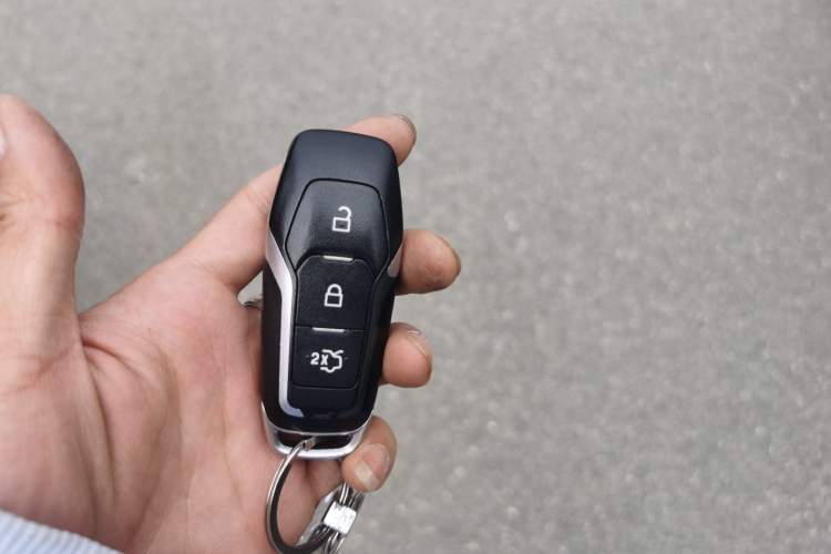 Used Ford Edge 2016 EcoBoost 245 Four-Wheel Drive Titanium 7-Seater Vehicle Key