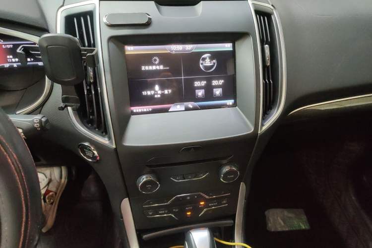 Used Ford Edge 2016 EcoBoost 245 Two-Wheel-Drive Titanium 7-Seater Audio And AC Panel