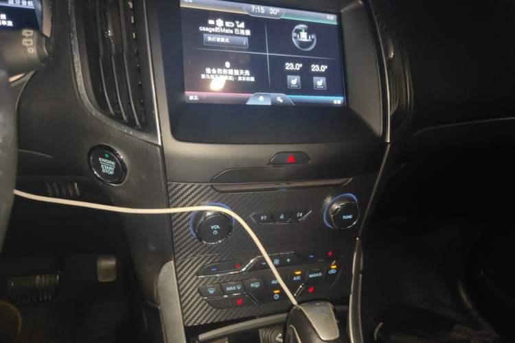 Used Ford Edge 2016 EcoBoost 245 Two-Wheel-Drive Titanium 7-Seater Audio And AC Panel