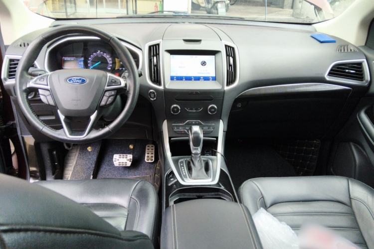 Used Ford Edge 2016 EcoBoost 245 Two-Wheel-Drive Titanium 7-Seater Center Console