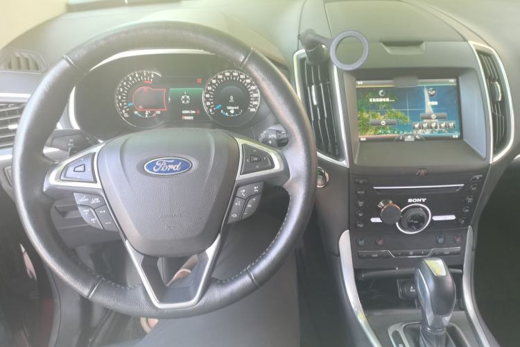 Used Ford Edge 2016 EcoBoost 245 Four-Wheel Drive Titanium 7-Seater Center Console